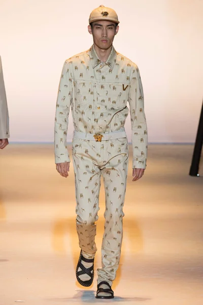 Look 18